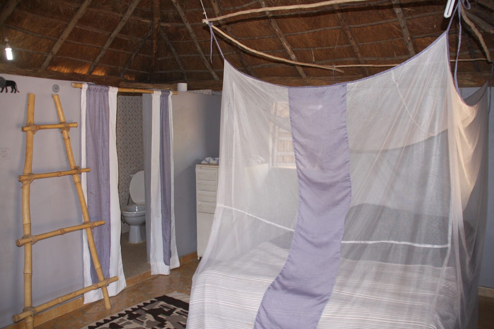 Pool-View Hut - Sarahma Lodge